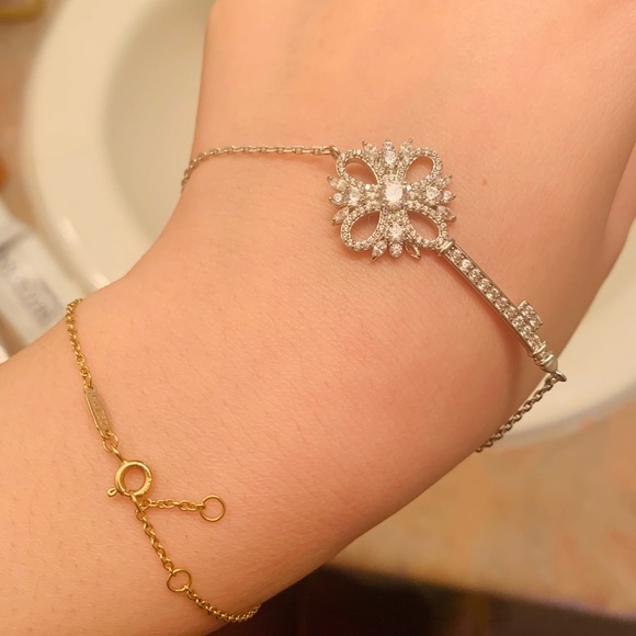 Sliver colour key bracelet - Picture 7 of 8